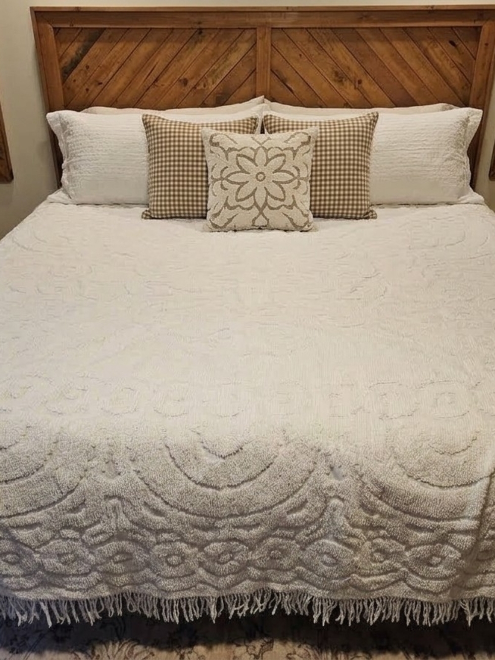 Vintage White Textured Chenille Bedspread